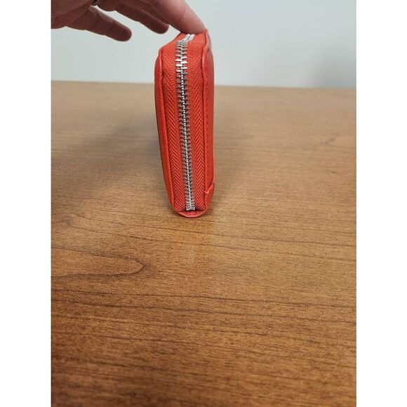 Guess Wallet Red Zip Around Baldwin Park EUC (R) - Picture 6 of 16